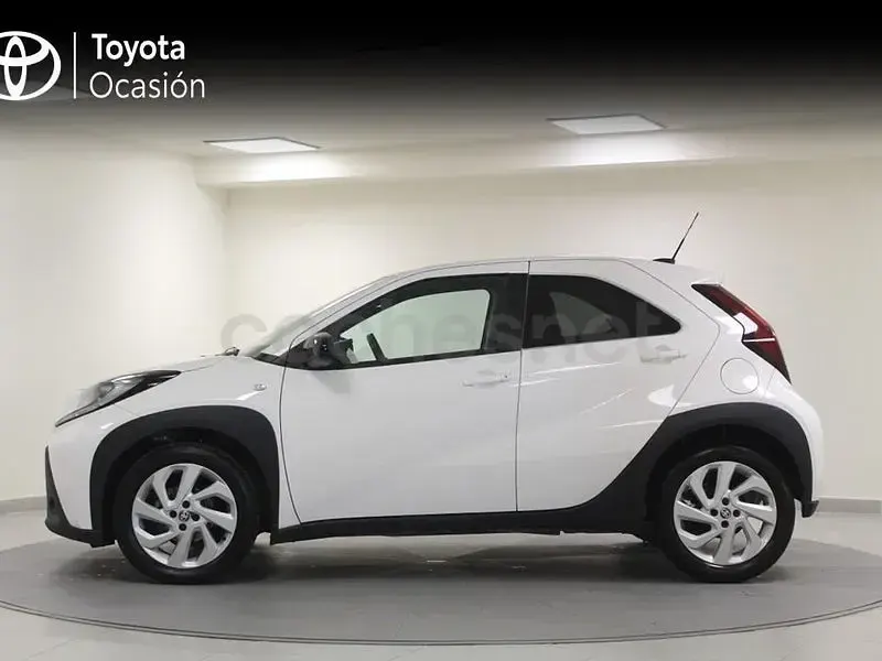Usado Toyota Aygo X Play 72 CV (52 kW) 2025 Blanco SUV