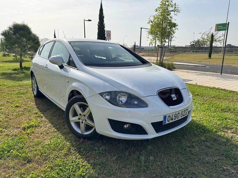 Usado Seat Leon Style 105 CV (77 kW) 2010 Blanco Utilitario