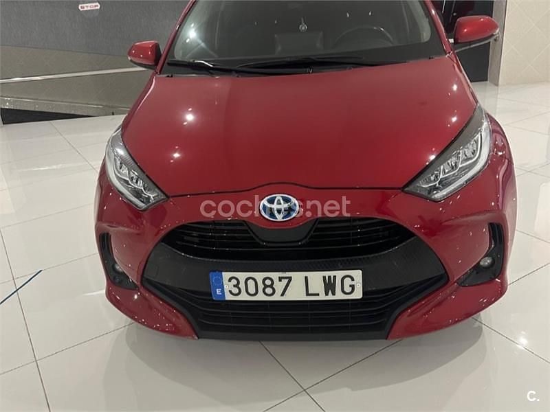 Usado Toyota Yaris Cross Plus 116 CV (85 kW) 2022 Granate SUV