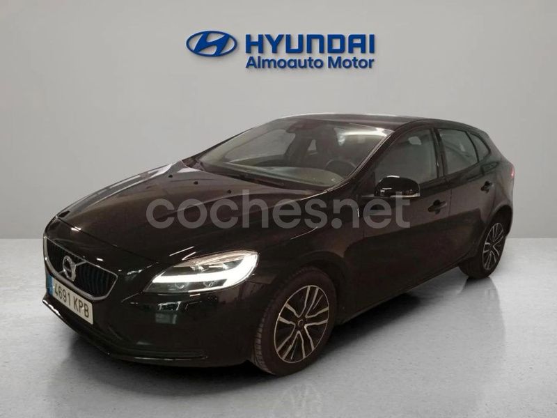 Negro Usado 2018 Volvo V40 Momentum Familiar | 16.500 € (Precio justo) - Imagen 1/4