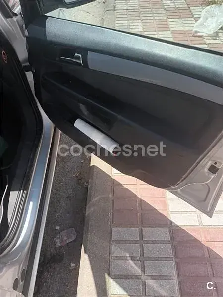 Usado Opel Zafira Cosmo 120 CV (88 kW) 2006 Gris / plata Monovolumen