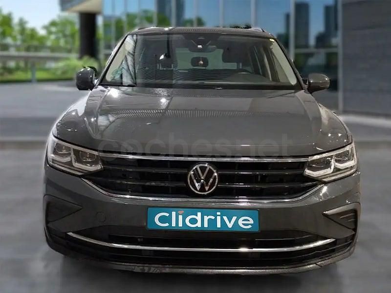 Usado VW Tiguan Life 122 CV (89 kW) 2022 Gris / plata SUV