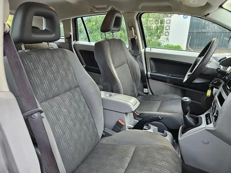 Usado Dodge Caliber SE 150 CV (110 kW) 2007 Gris Utilitario