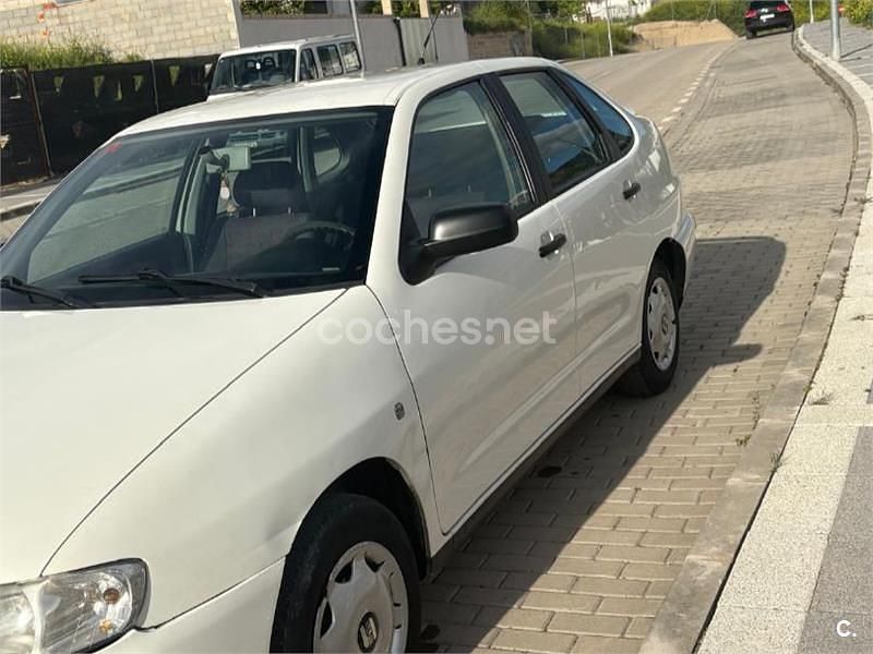 Usado Seat Cordoba Stella 60 CV (44 kW) 1999 Blanco Berlina
