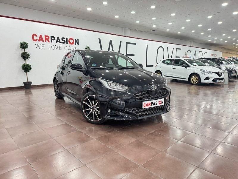 Usado Toyota Yaris Hybrid Sport 116 CV (85 kW) 2023 Negro Berlina