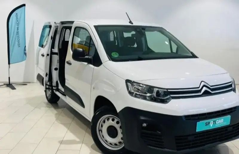 Usado Citroën Berlingo Feel 100 CV (73 kW) 2023 Blanco Monovolumen