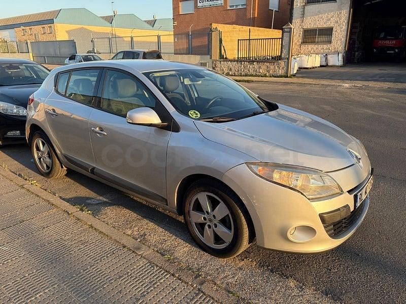 Usado Renault Mégane Dynamique 105 CV (77 kW) 2008 Gris / plata Berlina