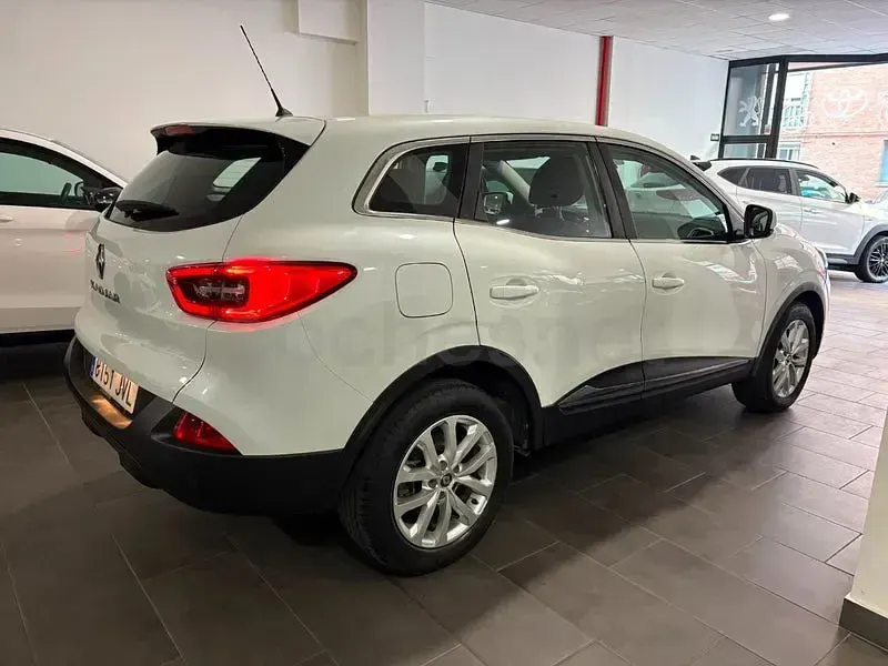 Usado Renault Kadjar Zen 130 CV (95 kW) 2016 Blanco SUV