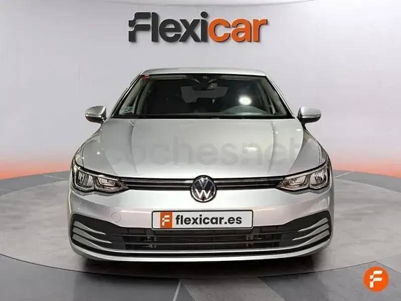 Usado VW Golf VIII Life 115 CV (84 kW) 2021 Gris / plata Berlina