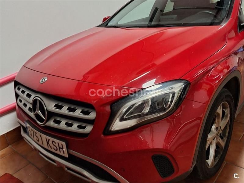 Usado Mercedes GLA200 136 CV (100 kW) 2018 Rojo SUV