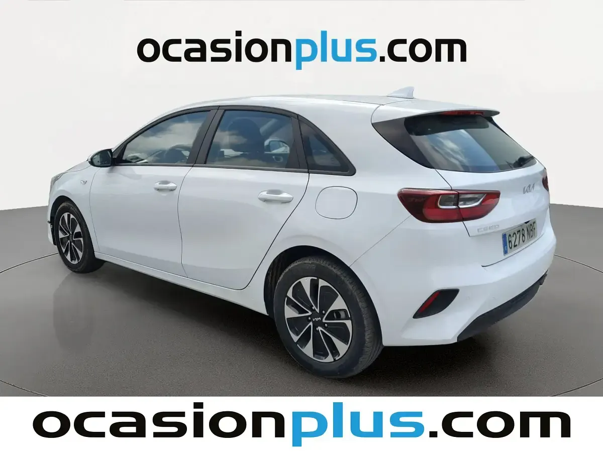 Usado Kia Ceed 101 CV (74 kW) 2025 Blanco Utilitario