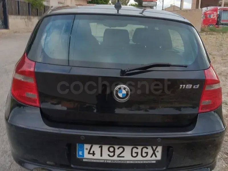 Usado BMW 118 143 CV (105 kW) 2008 Rojo Utilitario