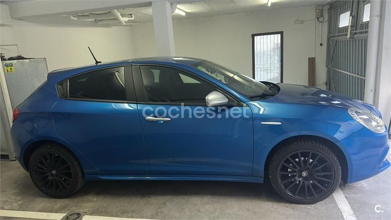 Usado Alfa Romeo Giulietta 120 CV (88 kW) 2018 Azul Utilitario
