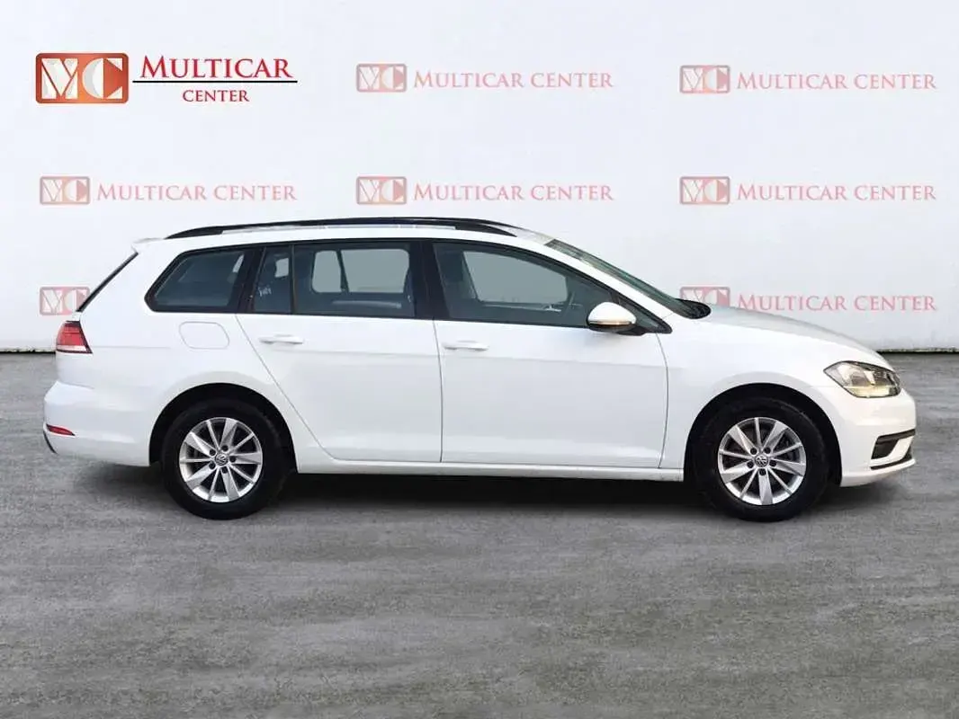 Usado VW Golf VII 116 CV (85 kW) 2019 Blanco Familiar