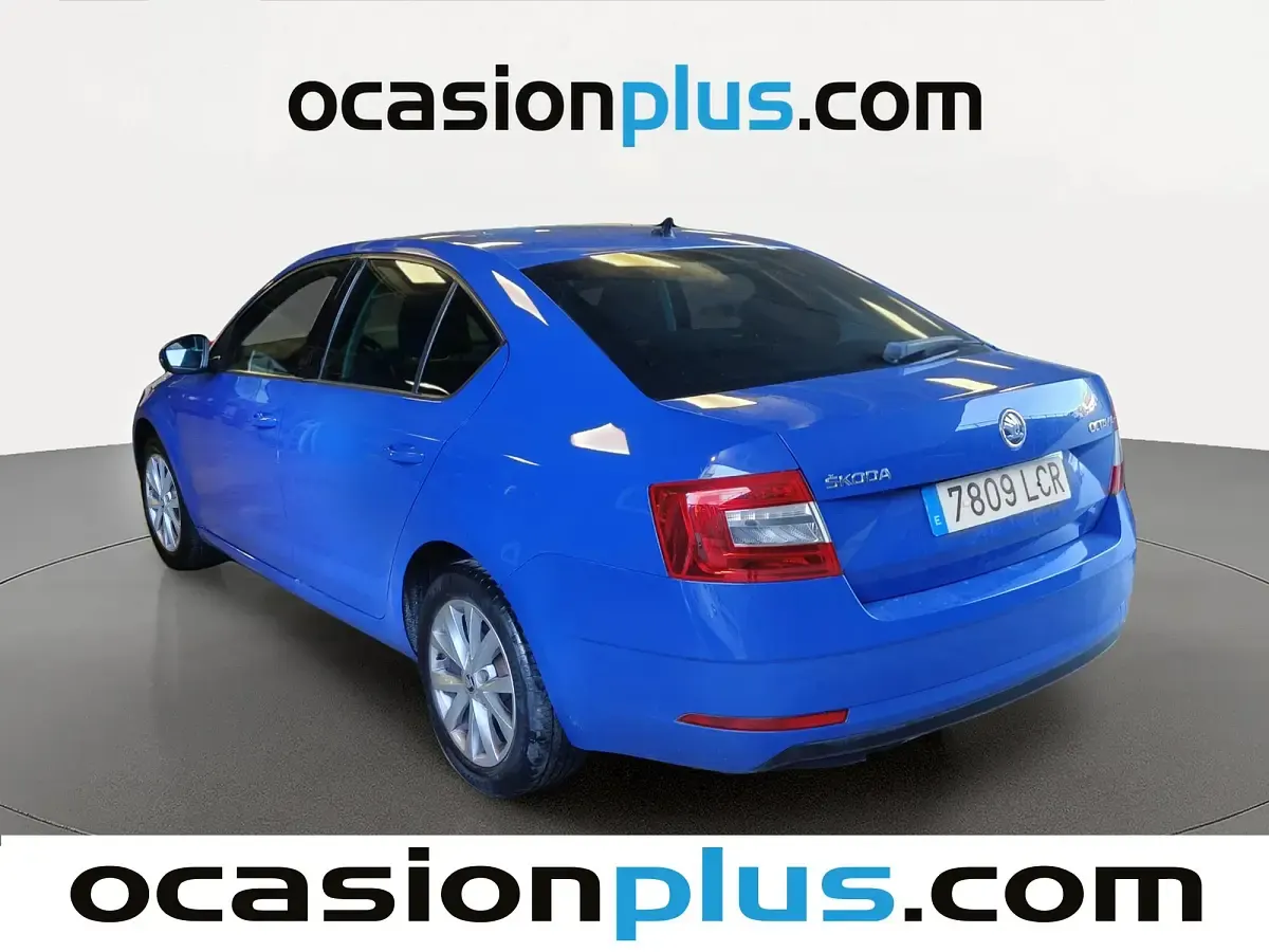 Usado Skoda Octavia Active 116 CV (85 kW) 2019 Azul Berlina