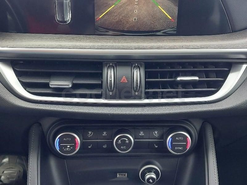 Usado Alfa Romeo Stelvio Executive 280 CV (205 kW) 2020 Gris / plata SUV