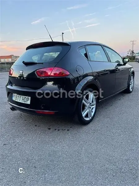 Usado Seat Leon Copa 105 CV (77 kW) 2011 Negro Utilitario