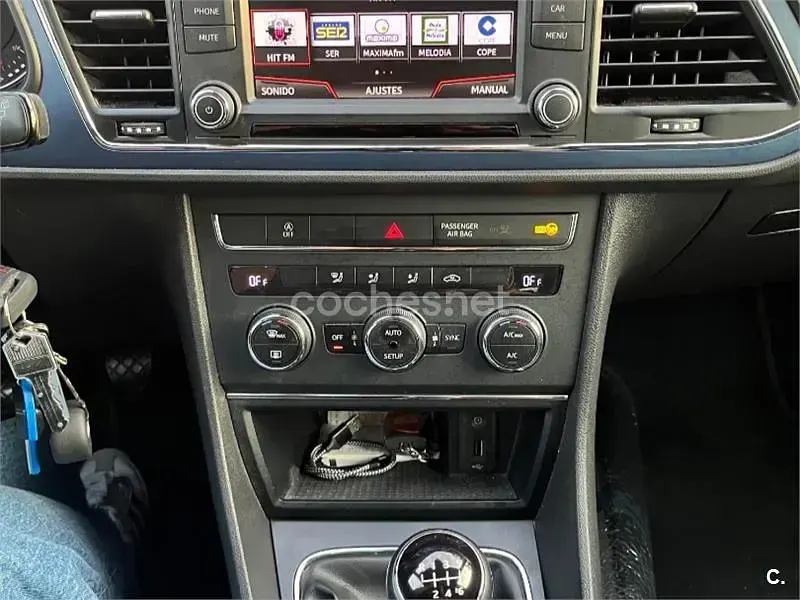 Usado Seat Leon CONNECT 150 CV (110 kW) 2016 Azul Familiar