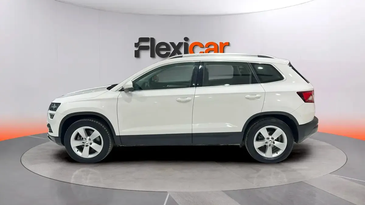 Usado Skoda Karoq Ambition 150 CV (110 kW) 2021 Blanco SUV