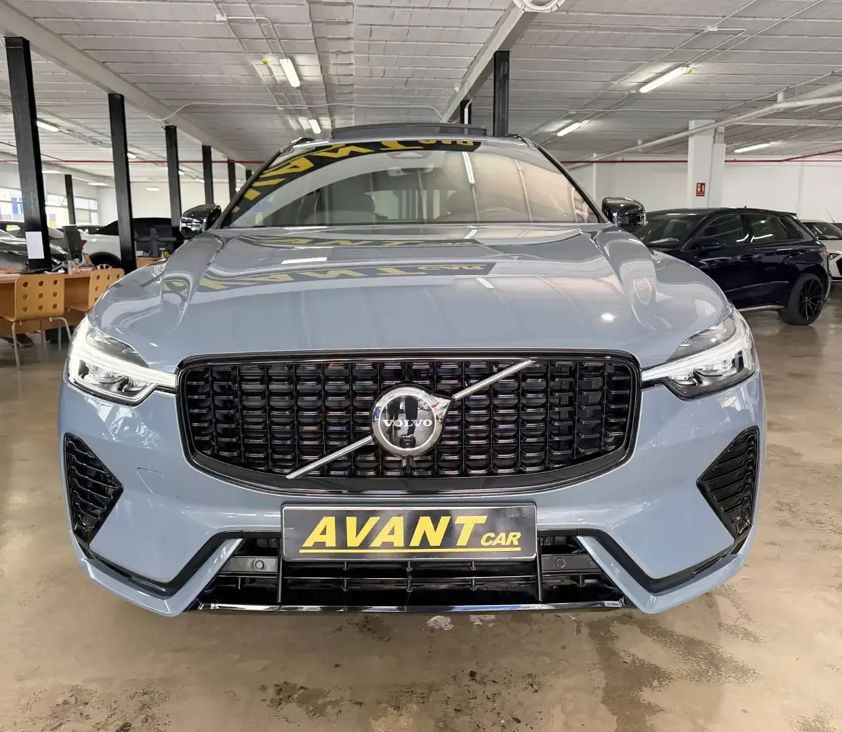 Usado Volvo XC60 R-Design 350 CV (257 kW) 2021 Gris / plata SUV