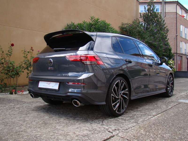 Usado VW Golf VIII GTI 300 CV (220 kW) 2022 Gris Utilitario