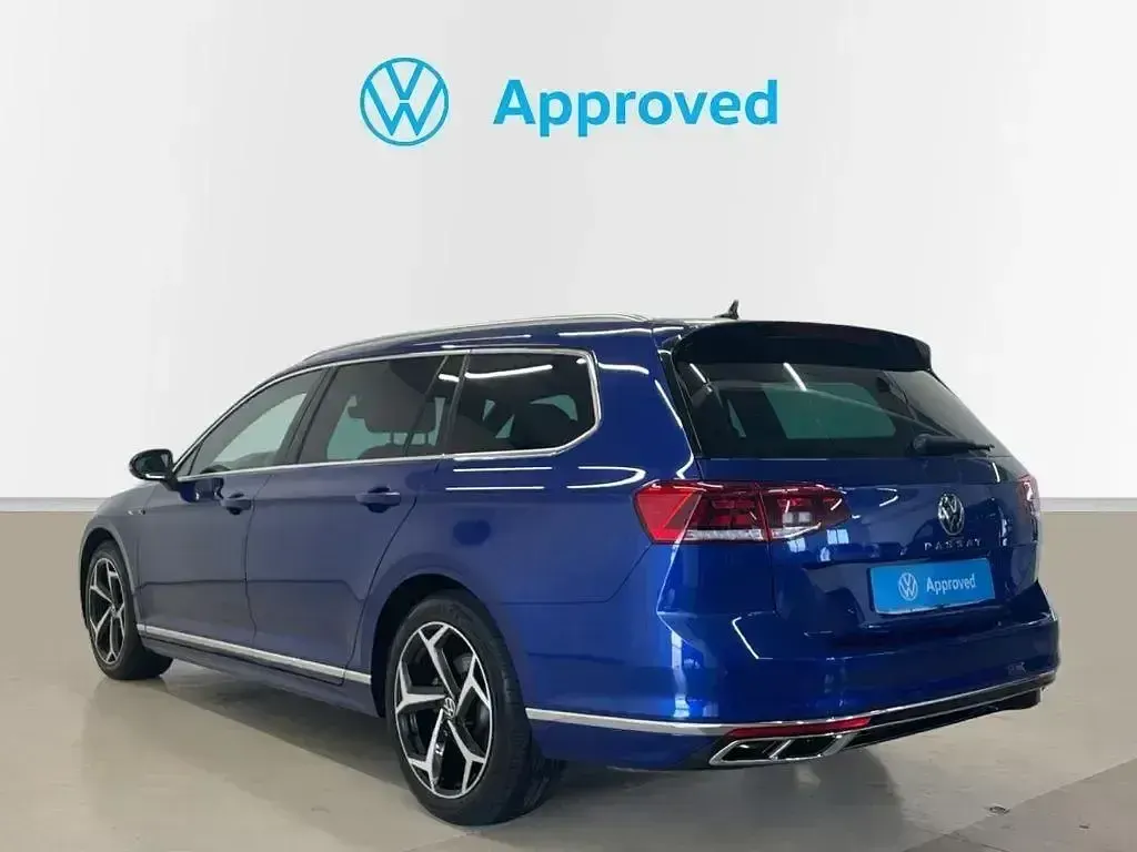 Usado VW Passat R-line 150 CV (110 kW) 2024 Azul Familiar