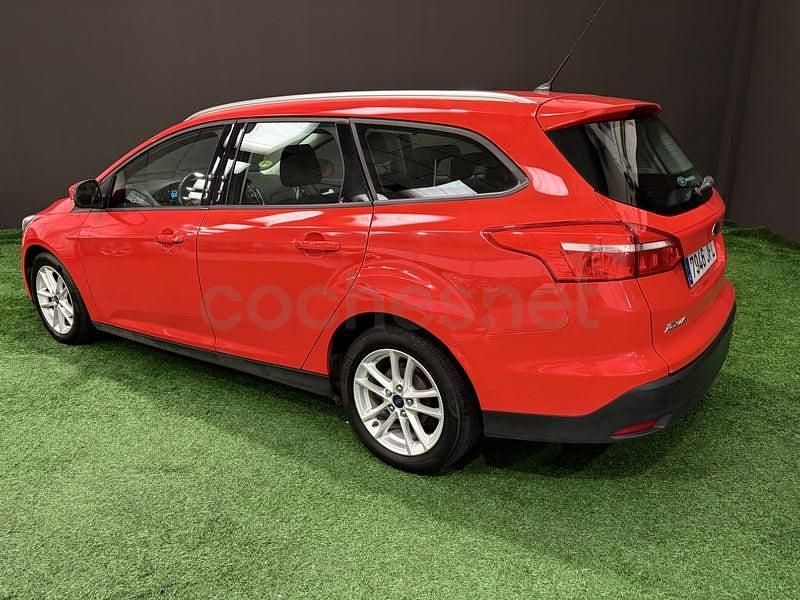 Usado Ford Focus 120 CV (88 kW) 2016 Rojo Familiar