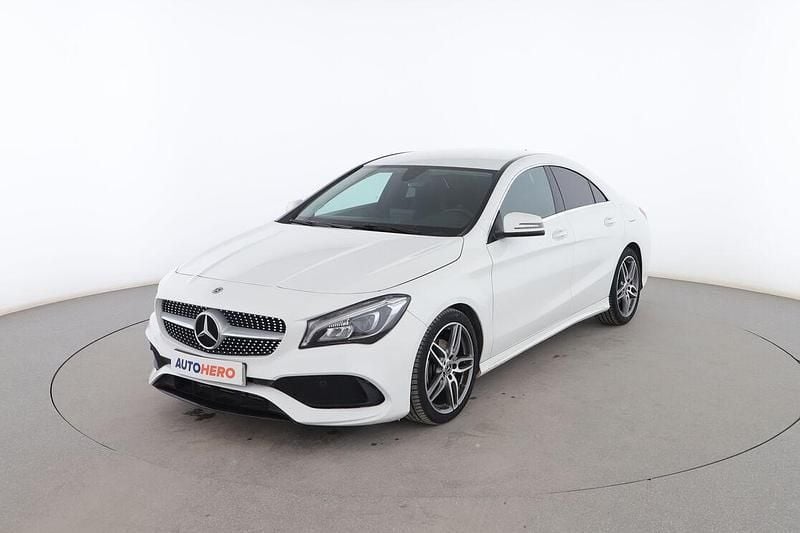 Blanco Usado 2018 Mercedes CLA200 AMG line Berlina | 24.699 € (Precio justo) - Imagen 1/4