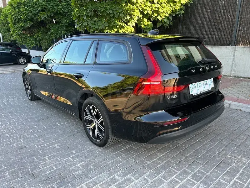 Usado Volvo V60 Plus 197 CV (144 kW) 2023 Negro Familiar