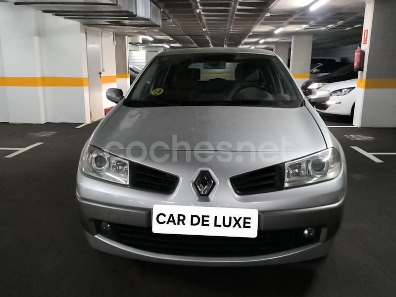 Usado Renault Mégane II Dynamique 105 CV (77 kW) 2007 Gris / plata Berlina