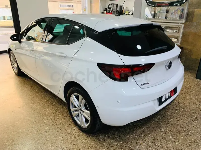 Usado Opel Astra GS Line 105 CV (77 kW) 2021 Blanco Berlina