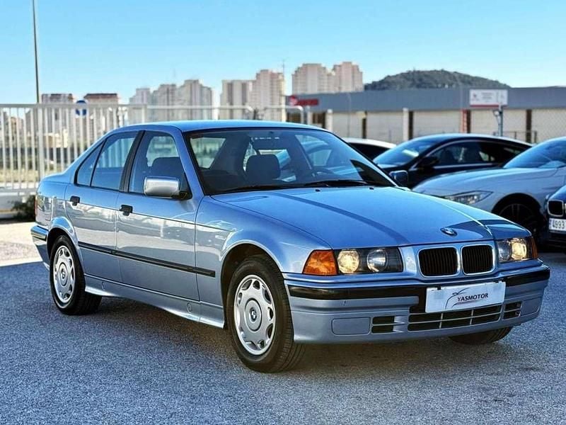 Usado BMW 320 150 CV (110 kW) 1991 Azul Berlina