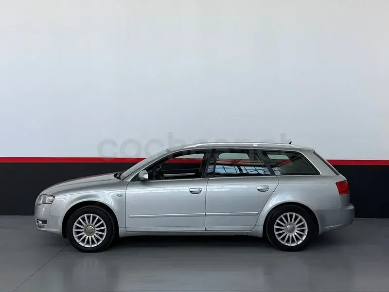 Usado Audi A4 140 CV (102 kW) 2006 Gris / plata Familiar
