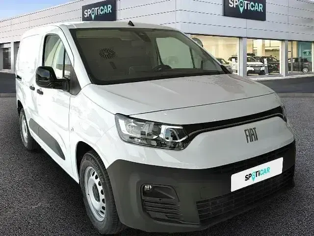 Usado Fiat e-Doblò Launch Edition 100 kW (136 CV) 2023 Blanco Monovolumen