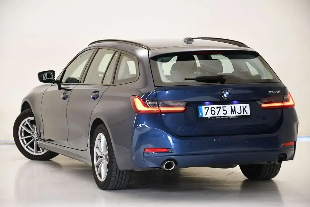 Usado BMW 318 150 CV (110 kW) 2023 Azul Familiar