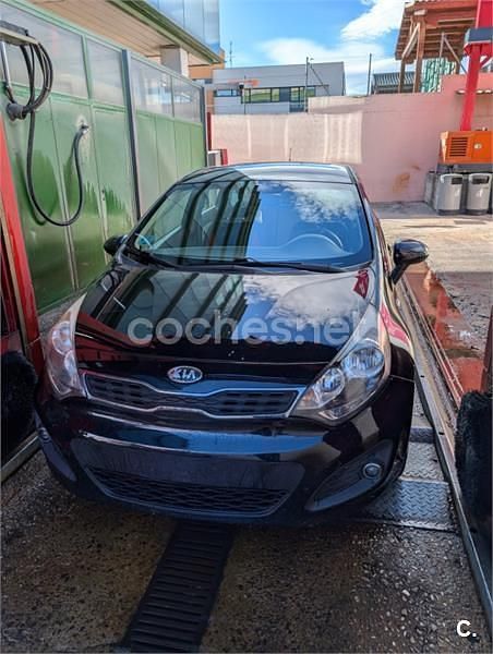 Usado Kia Rio 85 CV (62 kW) 2014 Negro Berlina