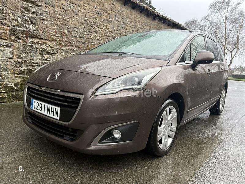 Usado Peugeot 5008 Style 115 CV (84 kW) 2014 Marrón Monovolumen