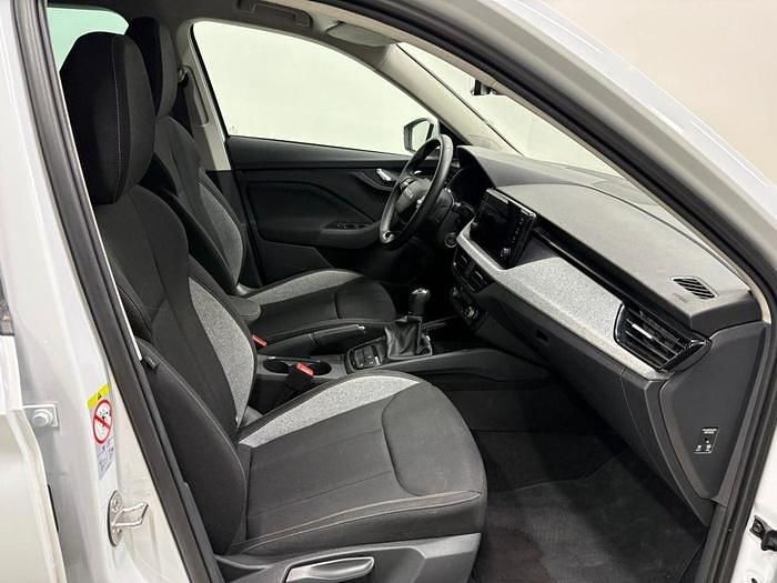 Usado Skoda Kamiq Selection 115 CV (84 kW) 2025 Blanco SUV