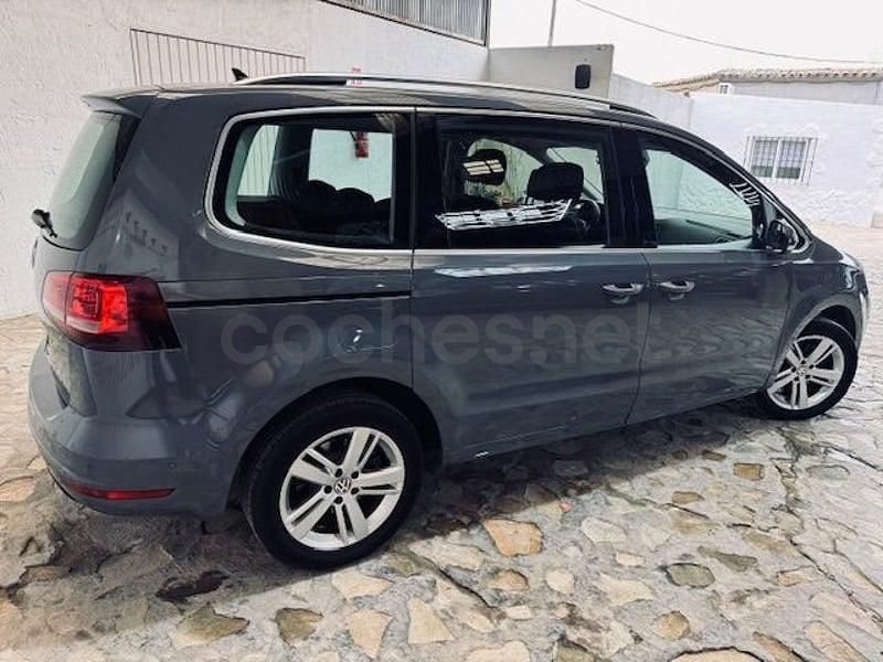 Usado VW Sharan Advance 150 CV (110 kW) 2021 Gris / plata Monovolumen
