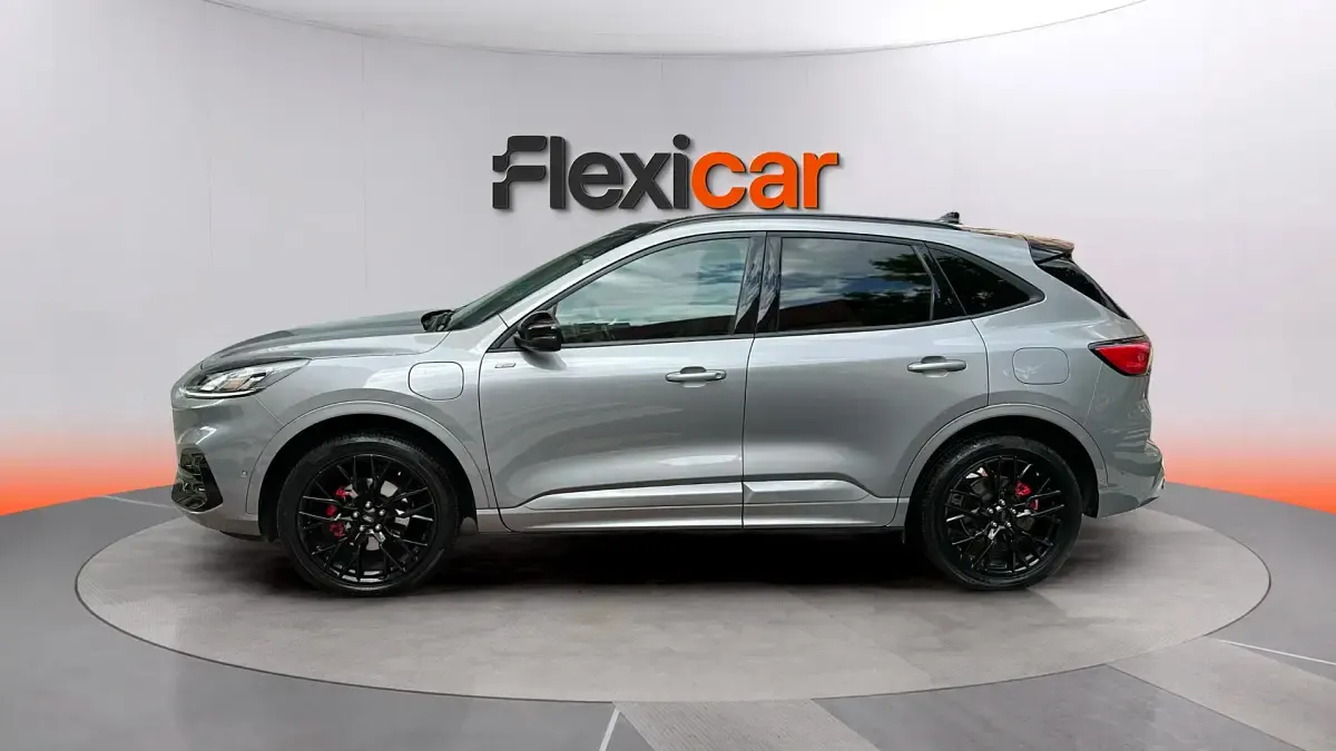 Usado Ford Kuga ST-Line X 225 CV (165 kW) 2023 Gris SUV