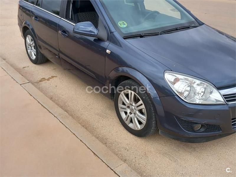 Usado Opel Astra Enjoy 95 CV (69 kW) 2010 Azul Familiar