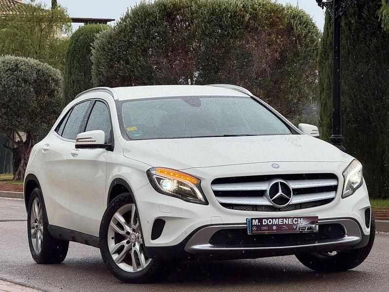 Usado Mercedes GLA200 AMG line 136 CV (100 kW) 2016 Blanco SUV
