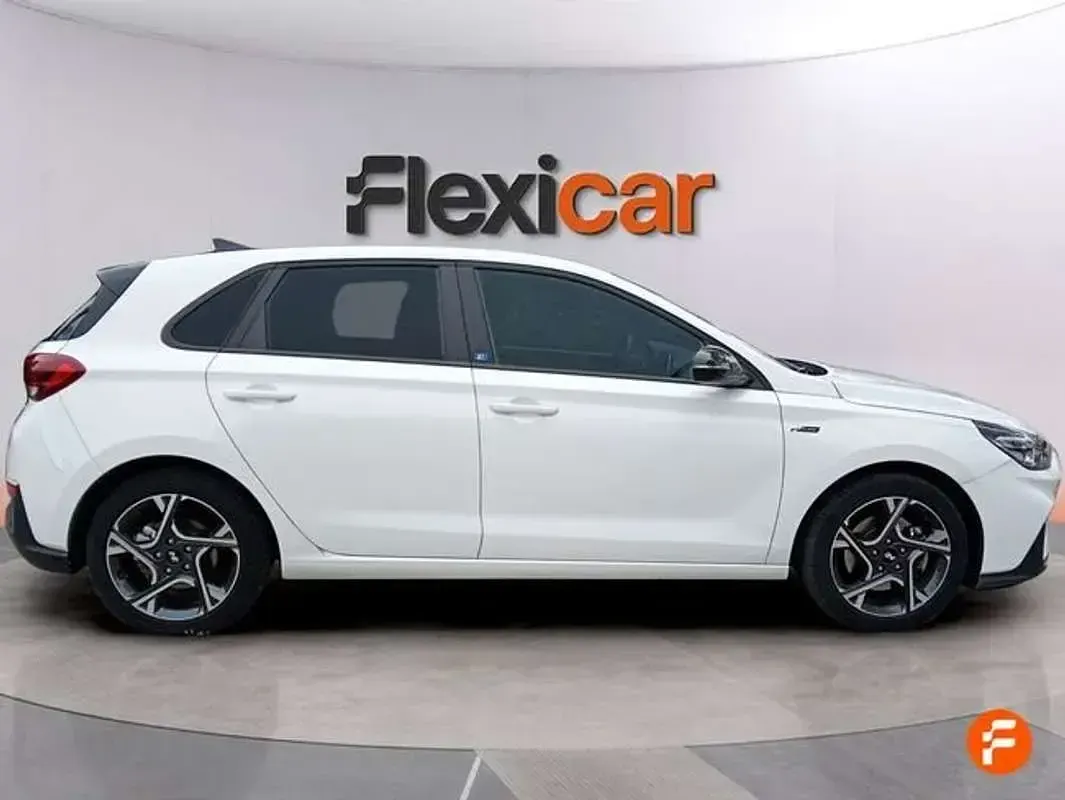 Usado Hyundai i30 N Line 120 CV (88 kW) 2023 Blanco Berlina