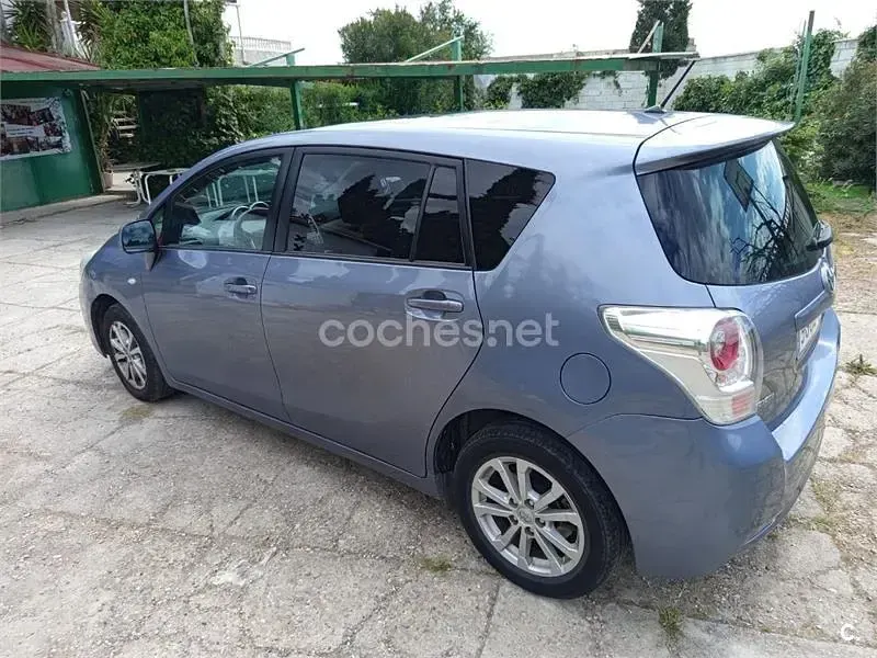 Usado Toyota Verso Active 132 CV (97 kW) 2014 Azul Monovolumen