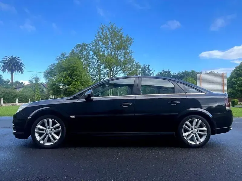Usado Opel Vectra Sport 150 CV (110 kW) 2006 Negro Berlina