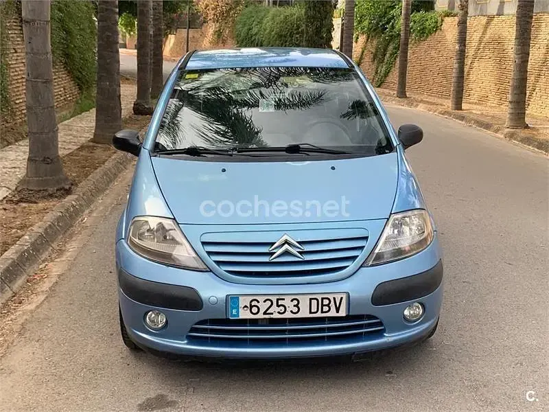 Usado Citroën C3 70 CV (51 kW) 2004 Azul Berlina