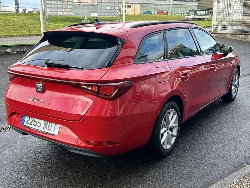 Usado Seat Leon ST Style 116 CV (85 kW) 2022 Rojo Familiar