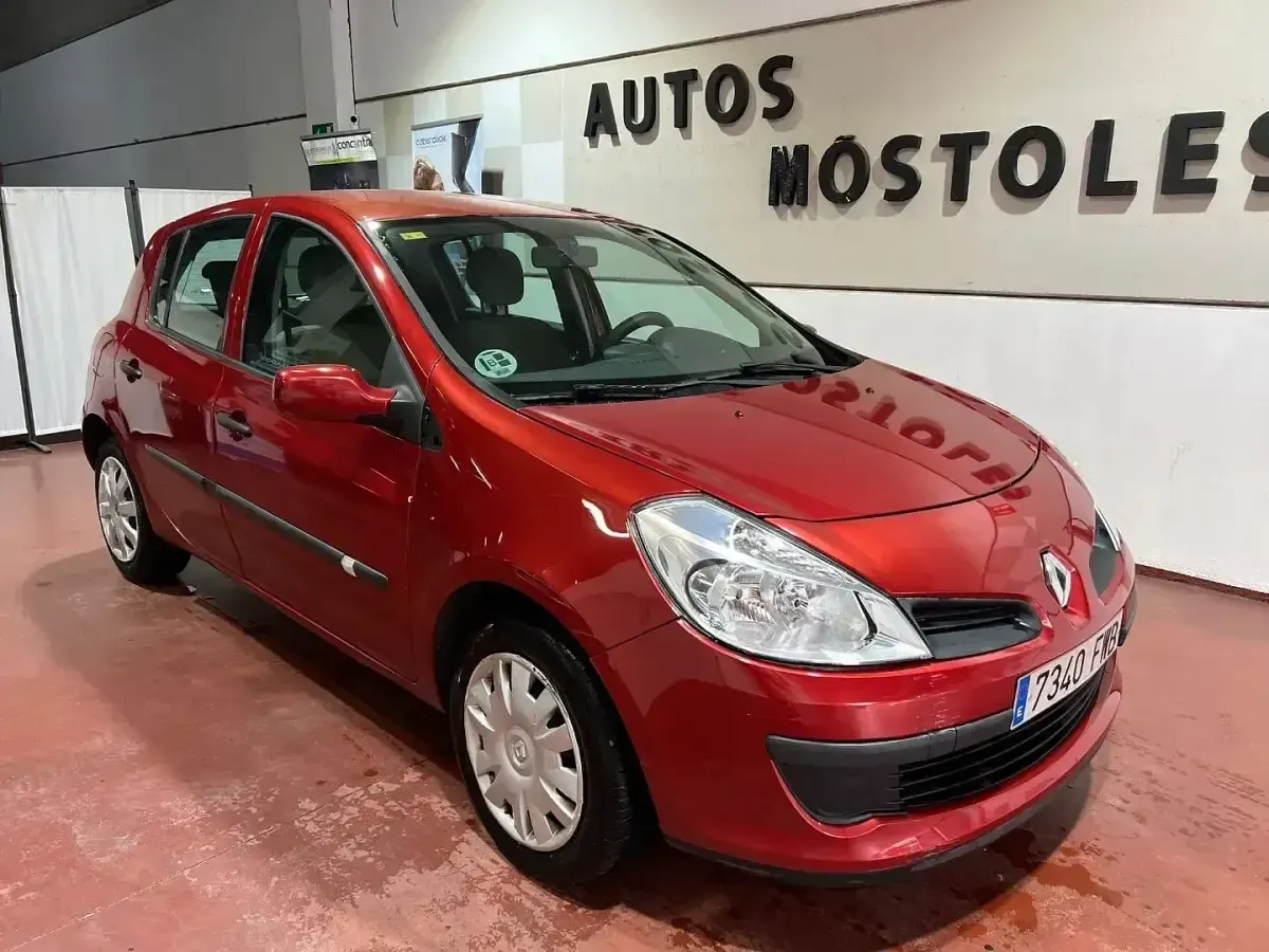 Begagnad Renault Clio II Business 85 HK (62 kW) 2007 Sedan