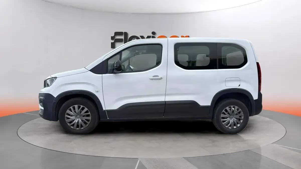 Usado Peugeot Rifter Allure 101 CV (74 kW) 2023 Blanco Monovolumen