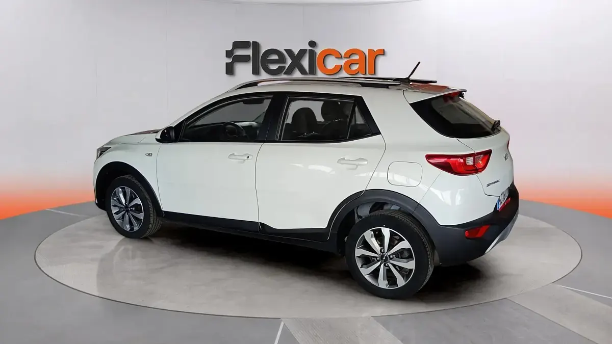 Usado Kia Stonic 84 CV (61 kW) 2022 Blanco SUV